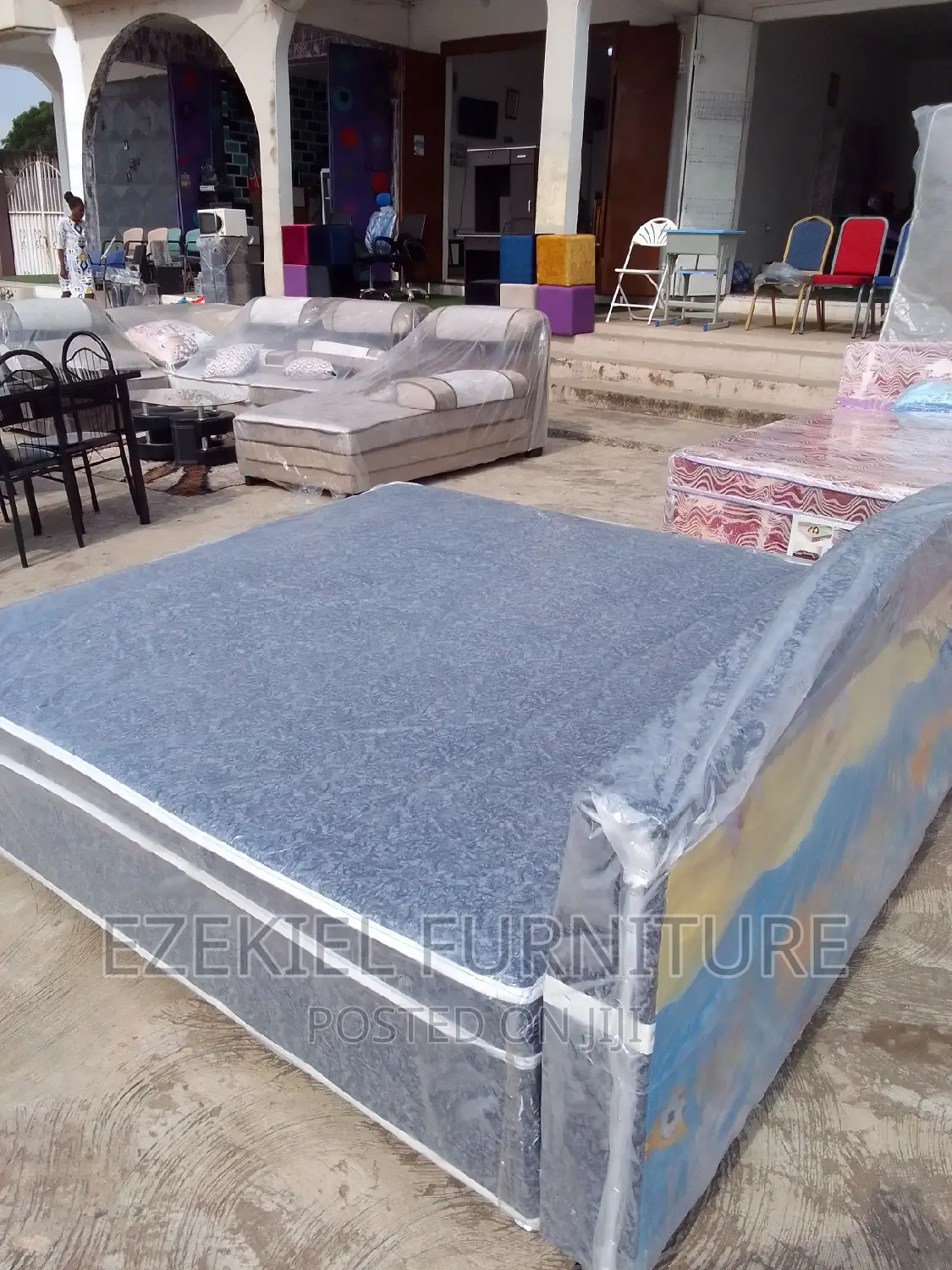 Queen Size Complete Bed