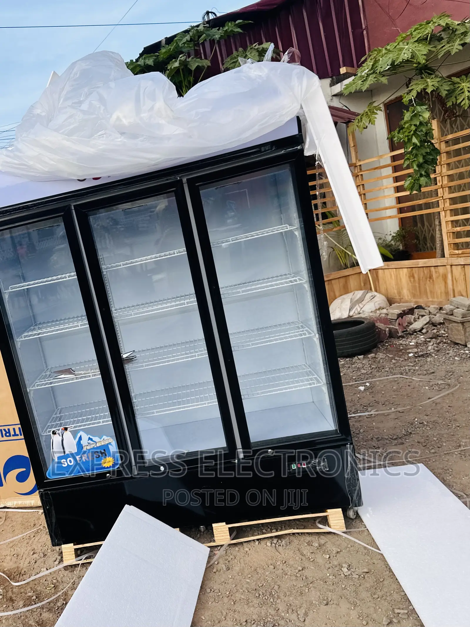 Three Doors < Display Fridge Pearl PVC-150