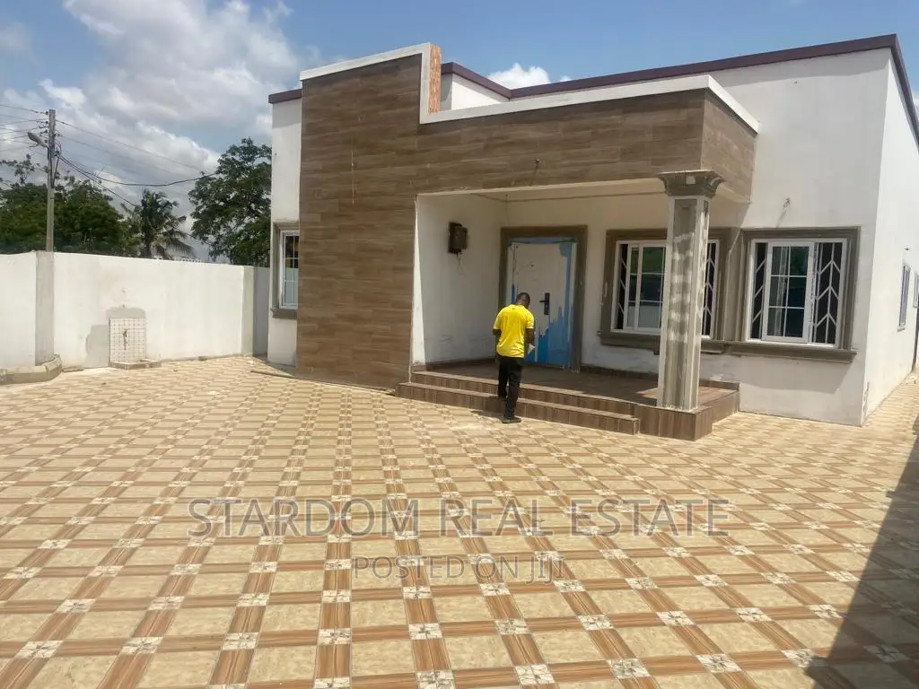 3bdrm Duplex in Spintex for rent