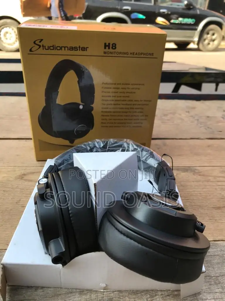 Studiomaster H8 Closed Headphone (UK Made)