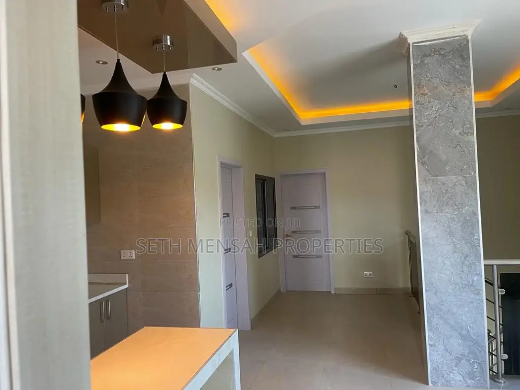 5bdrm House in Skm, Spintex for sale