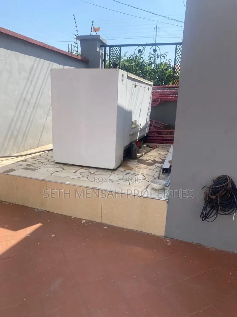5bdrm House in Skm, Spintex for sale