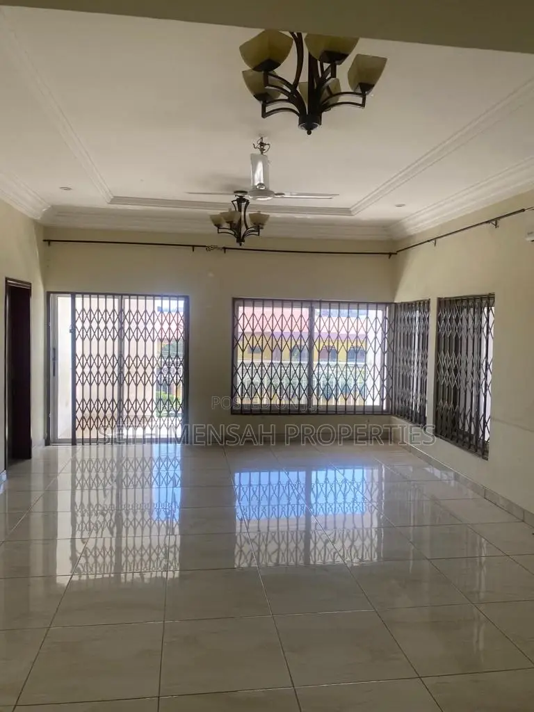 5bdrm House in Skm, Spintex for sale