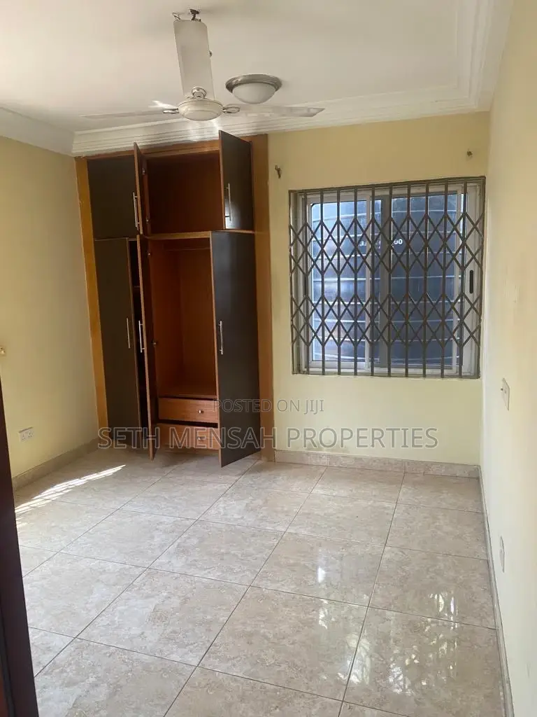 5bdrm House in Skm, Spintex for sale