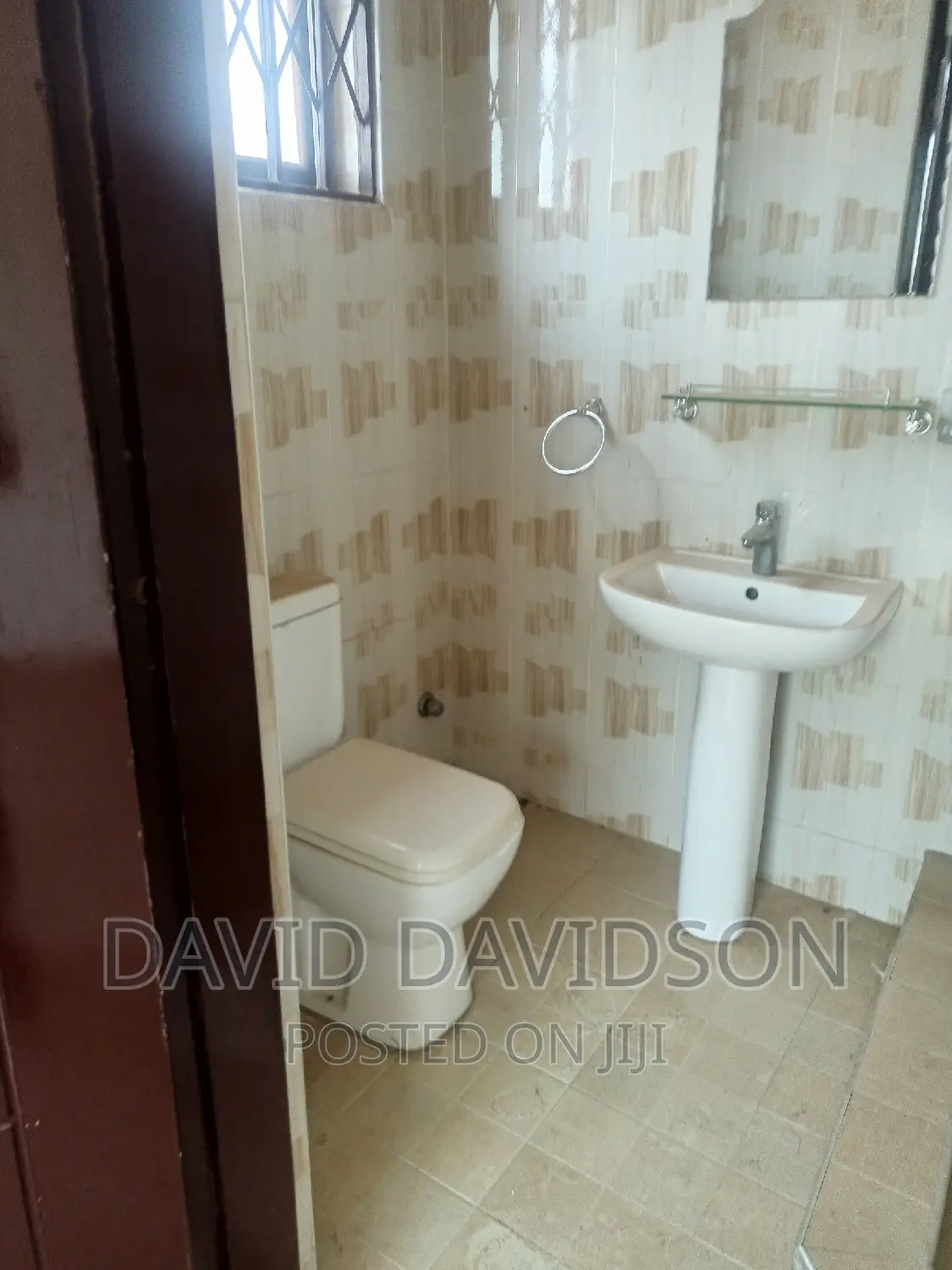 5bdrm Mansion in Executive Newly, Tema Metropolitan for rent