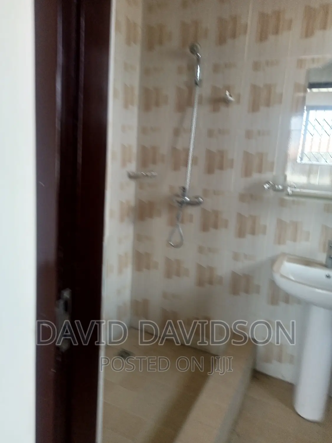 5bdrm Mansion in Executive Newly, Tema Metropolitan for rent