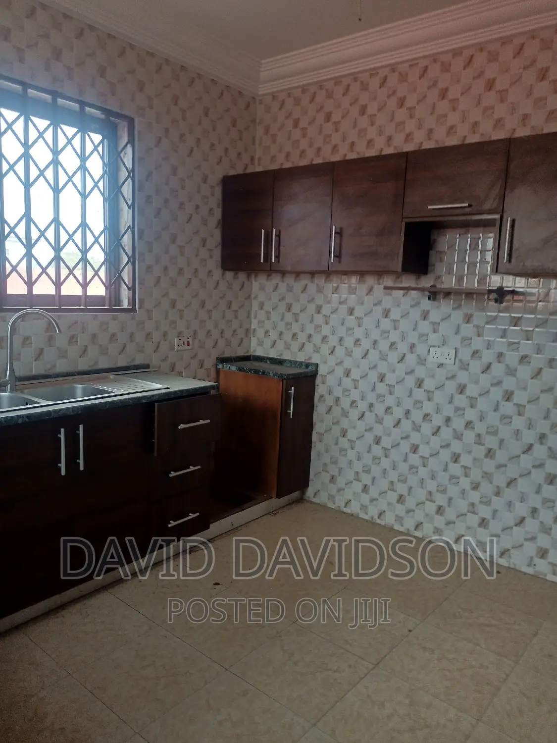 5bdrm Mansion in Executive Newly, Tema Metropolitan for rent