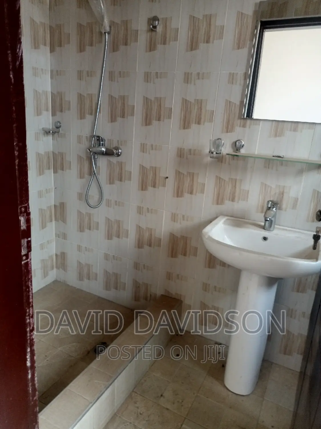 5bdrm Mansion in Executive Newly, Tema Metropolitan for rent
