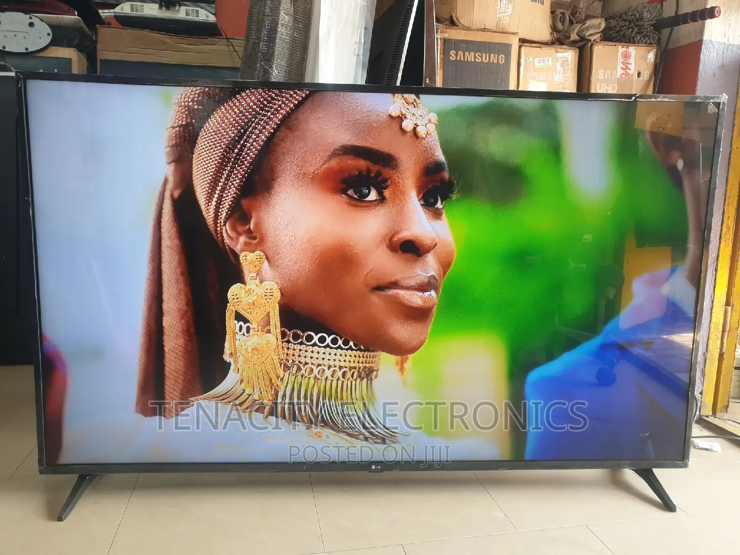 65"Lg 2022/Uhd HDR Smart Satellite Tv