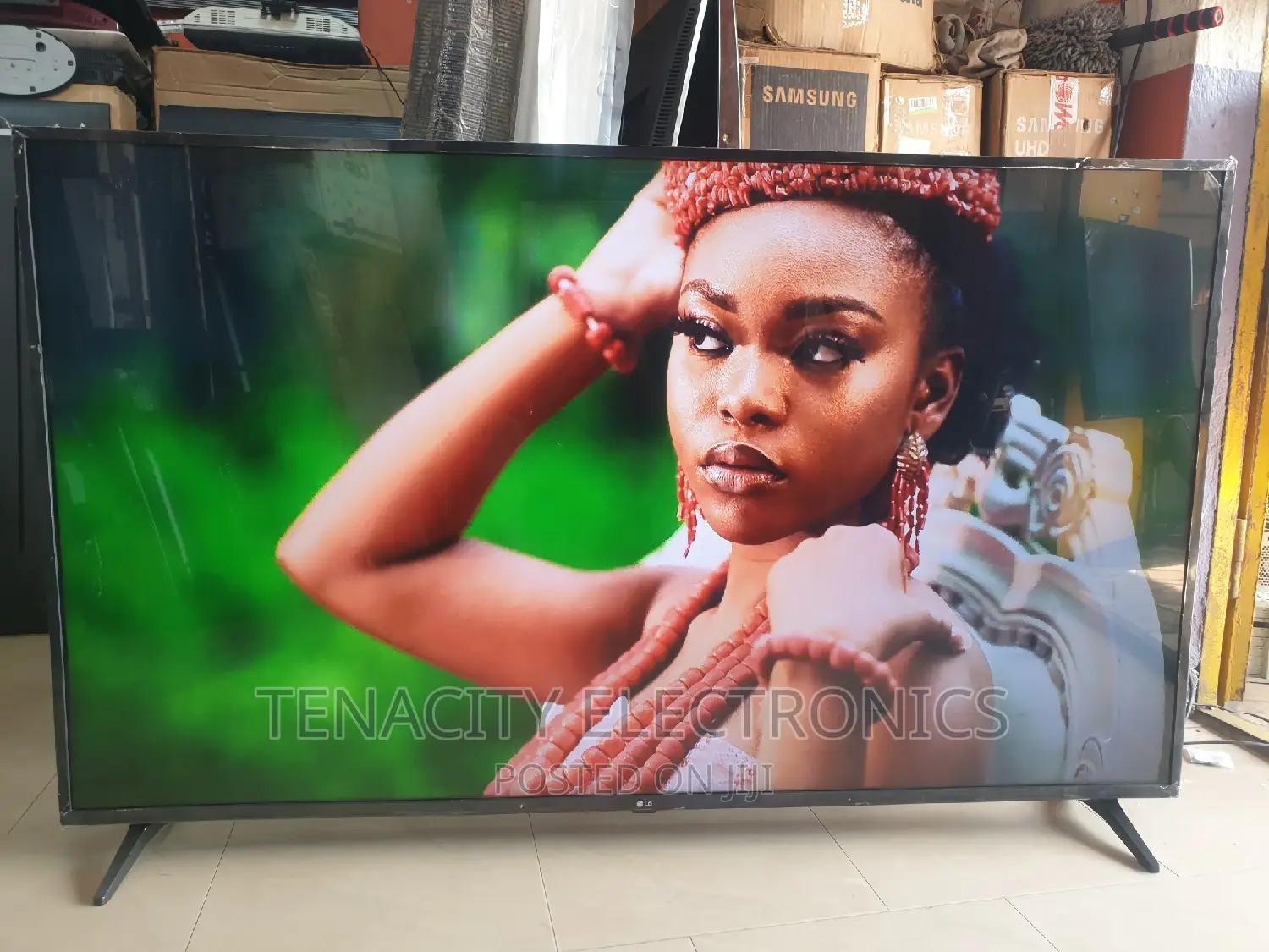 65"Lg 2022/Uhd HDR Smart Satellite Tv