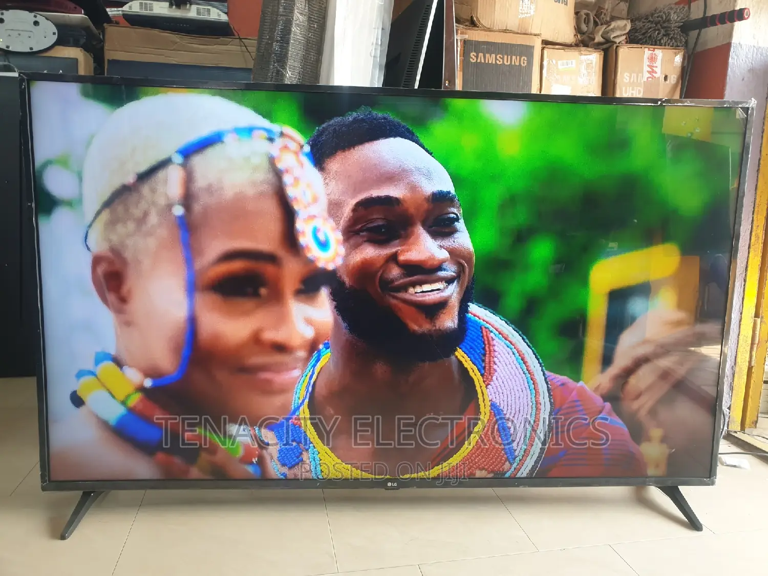 65"Lg 2022/Uhd HDR Smart Satellite Tv