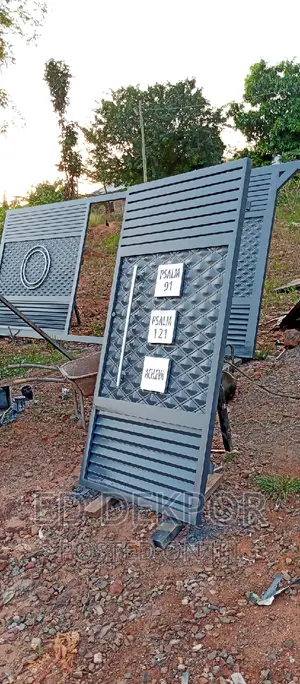 CRT Design Metal Gate