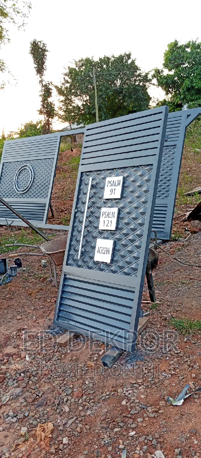 CRT Design Metal Gate