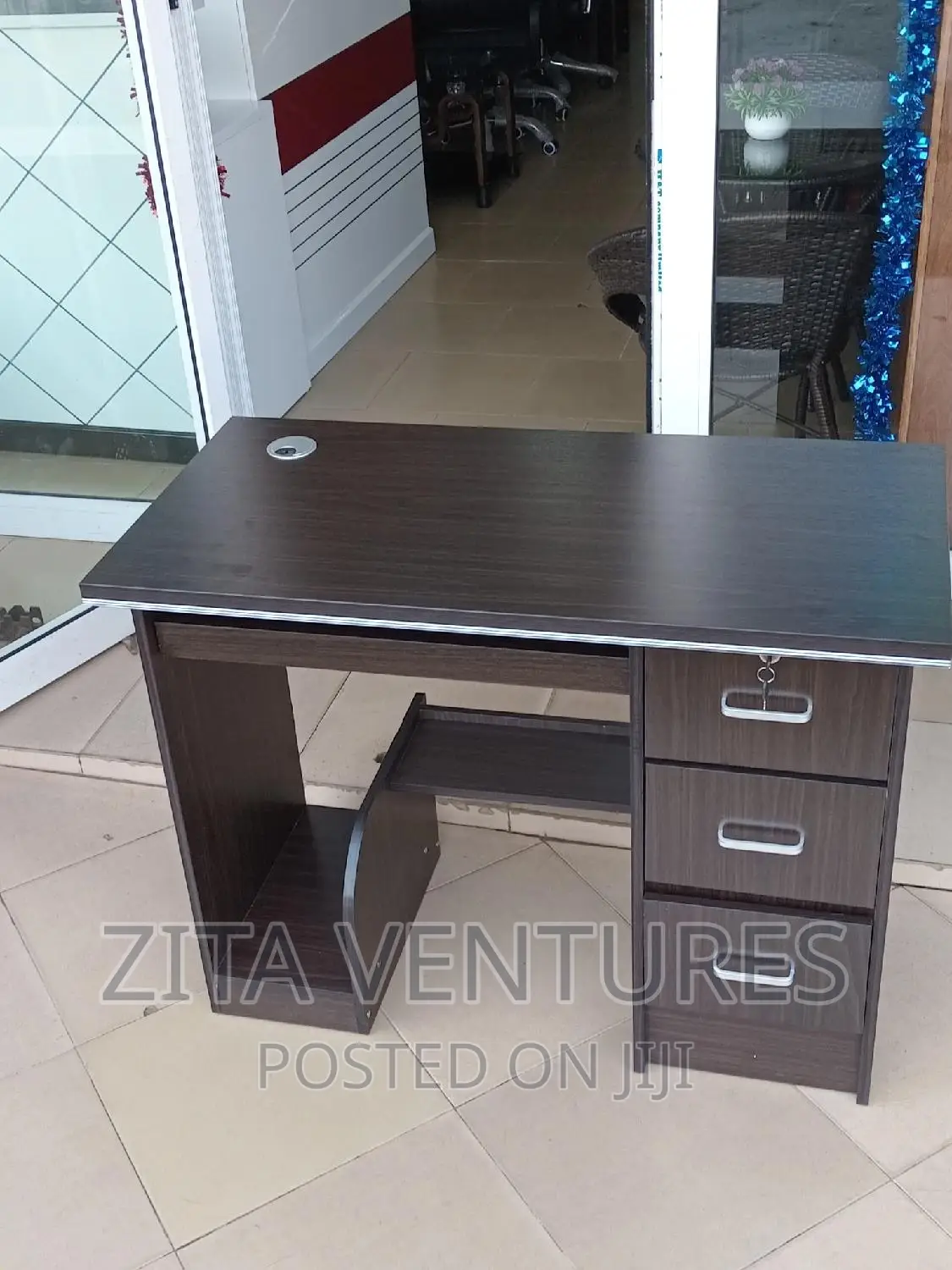 Desktop Table