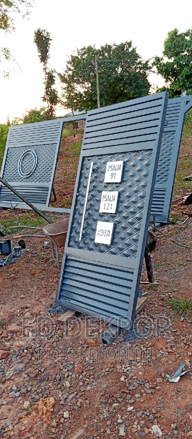 Single Small Gate