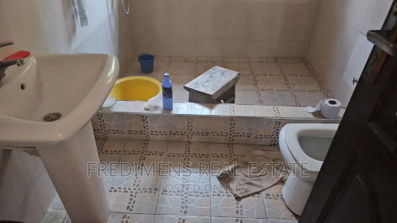 4bdrm House in Fredimens Real, Kumasi Metropolitan for sale