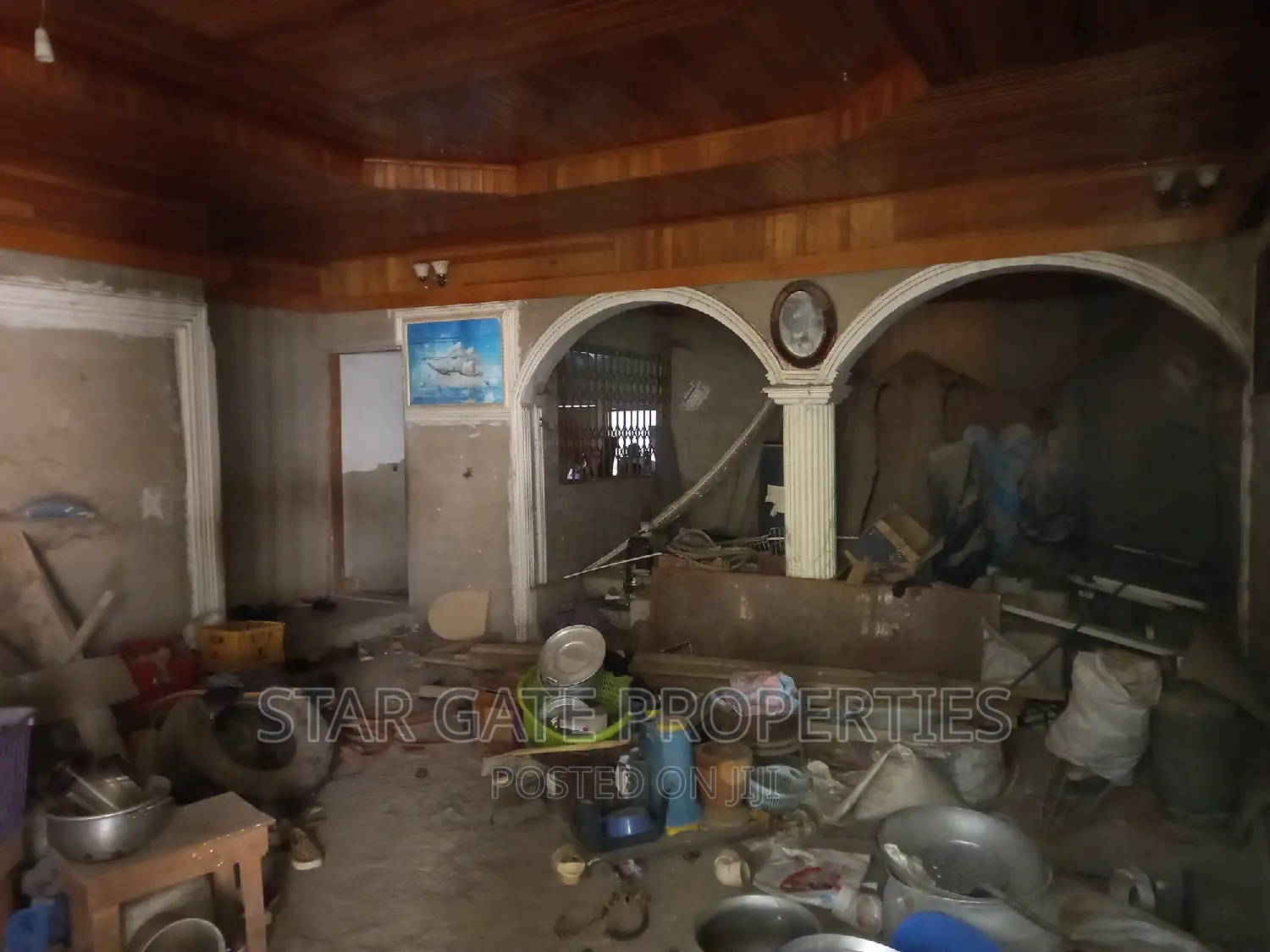 8bdrm House in Kenyasi Abrem, Kumasi Metropolitan for sale
