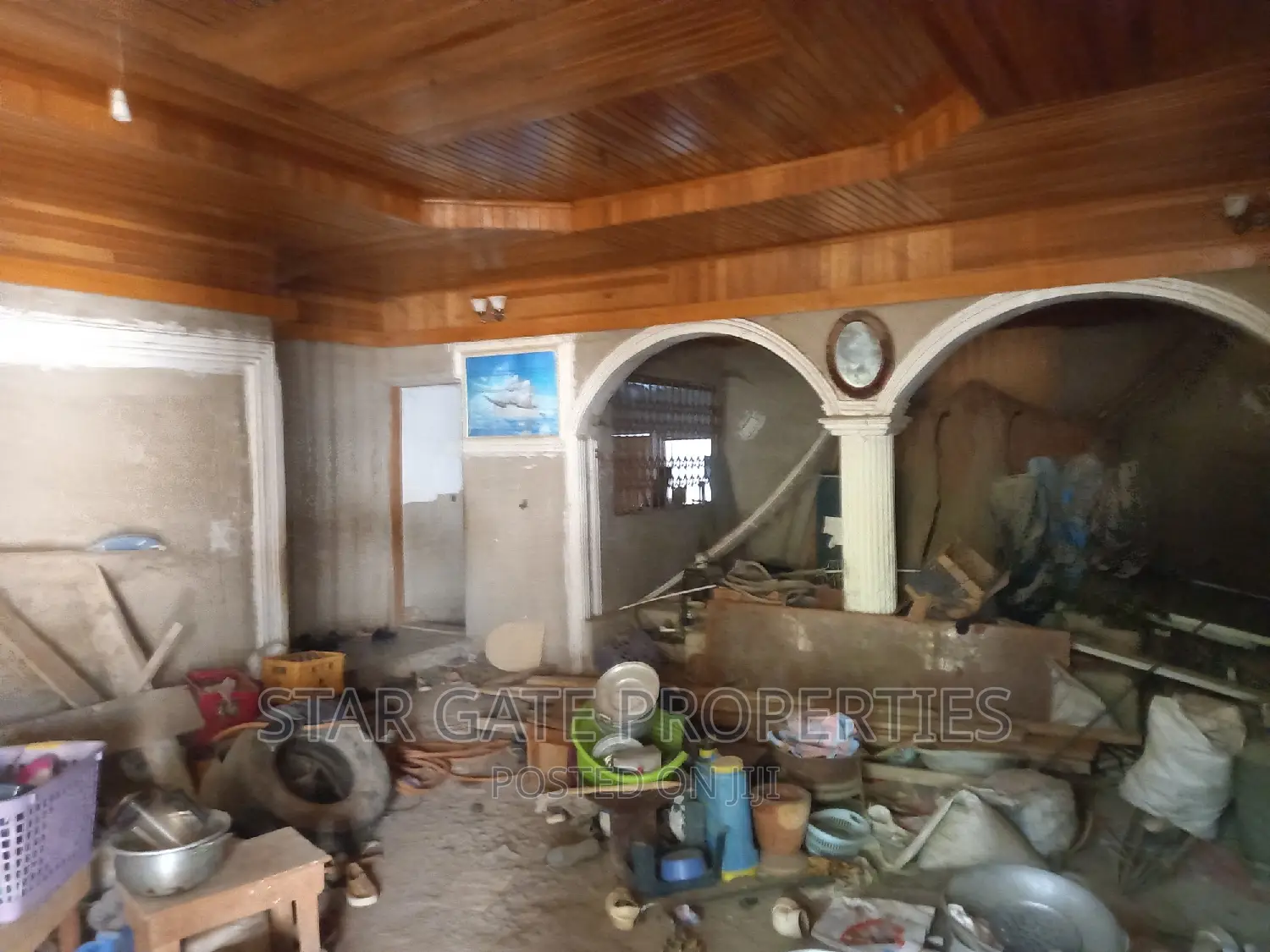 8bdrm House in Kenyasi Abrem, Kumasi Metropolitan for sale