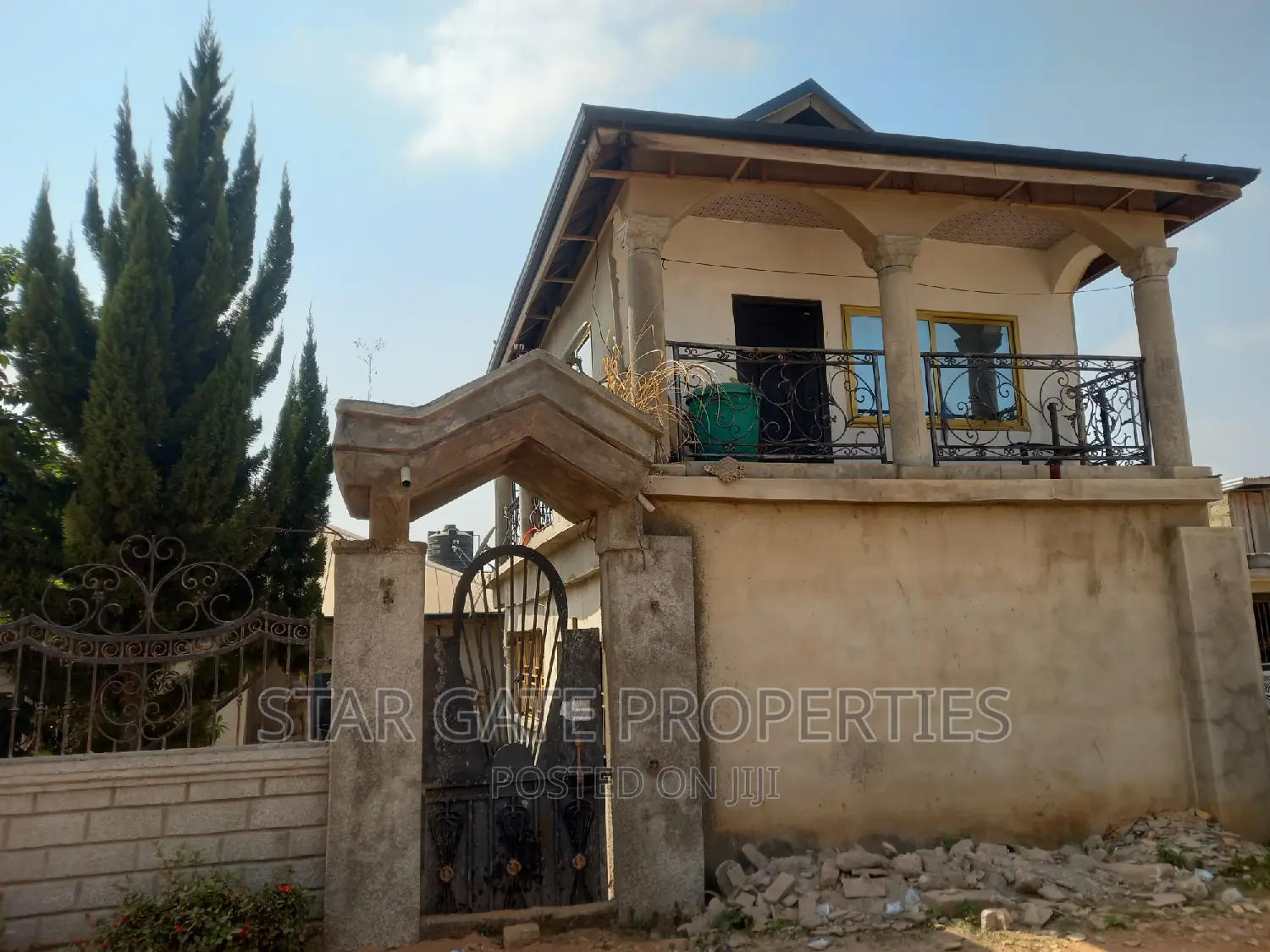 8bdrm House in Kenyasi Abrem, Kumasi Metropolitan for sale
