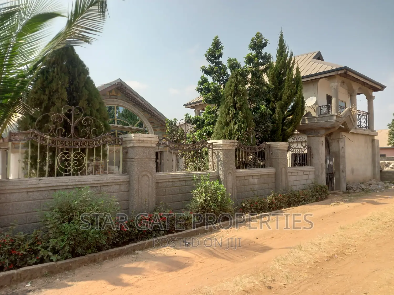 8bdrm House in Kenyasi Abrem, Kumasi Metropolitan for sale