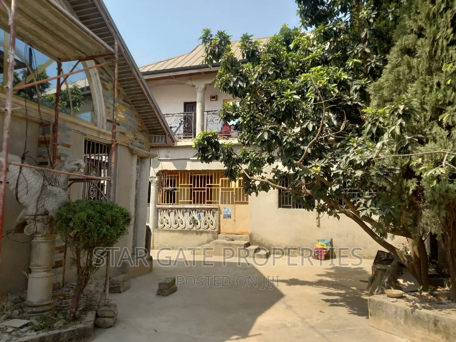 8bdrm House in Kenyasi Abrem, Kumasi Metropolitan for sale