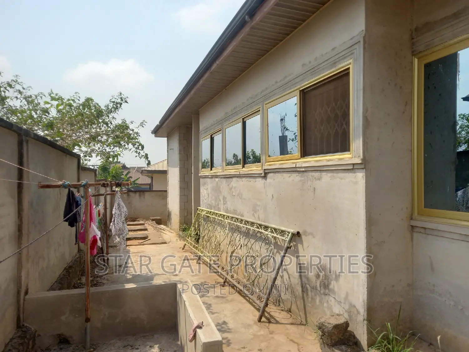 8bdrm House in Kenyasi Abrem, Kumasi Metropolitan for sale