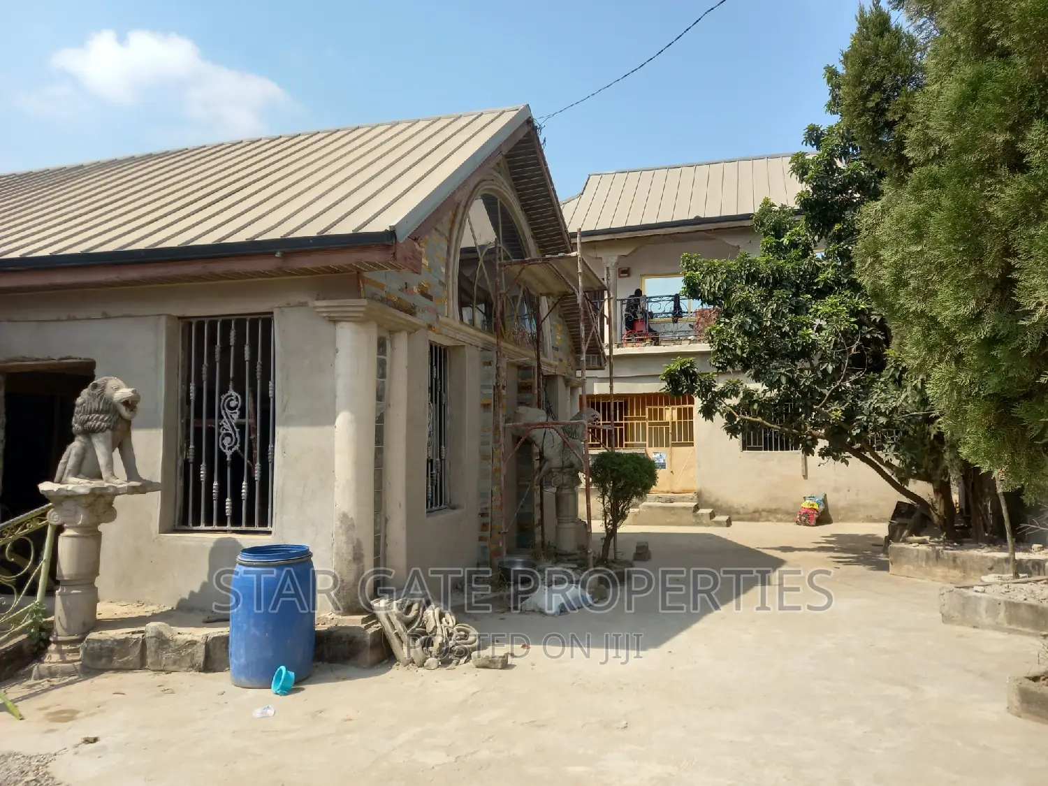 8bdrm House in Kenyasi Abrem, Kumasi Metropolitan for sale