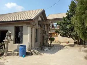 8bdrm House in Kenyasi Abrem, Kumasi Metropolitan for sale