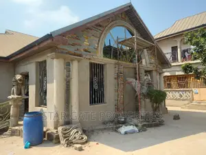 8bdrm House in Kenyasi Abrem, Kumasi Metropolitan for sale