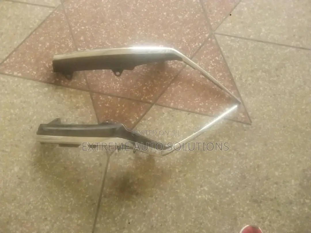 2020-2022 Honda Cr-v Front Grille Garnish