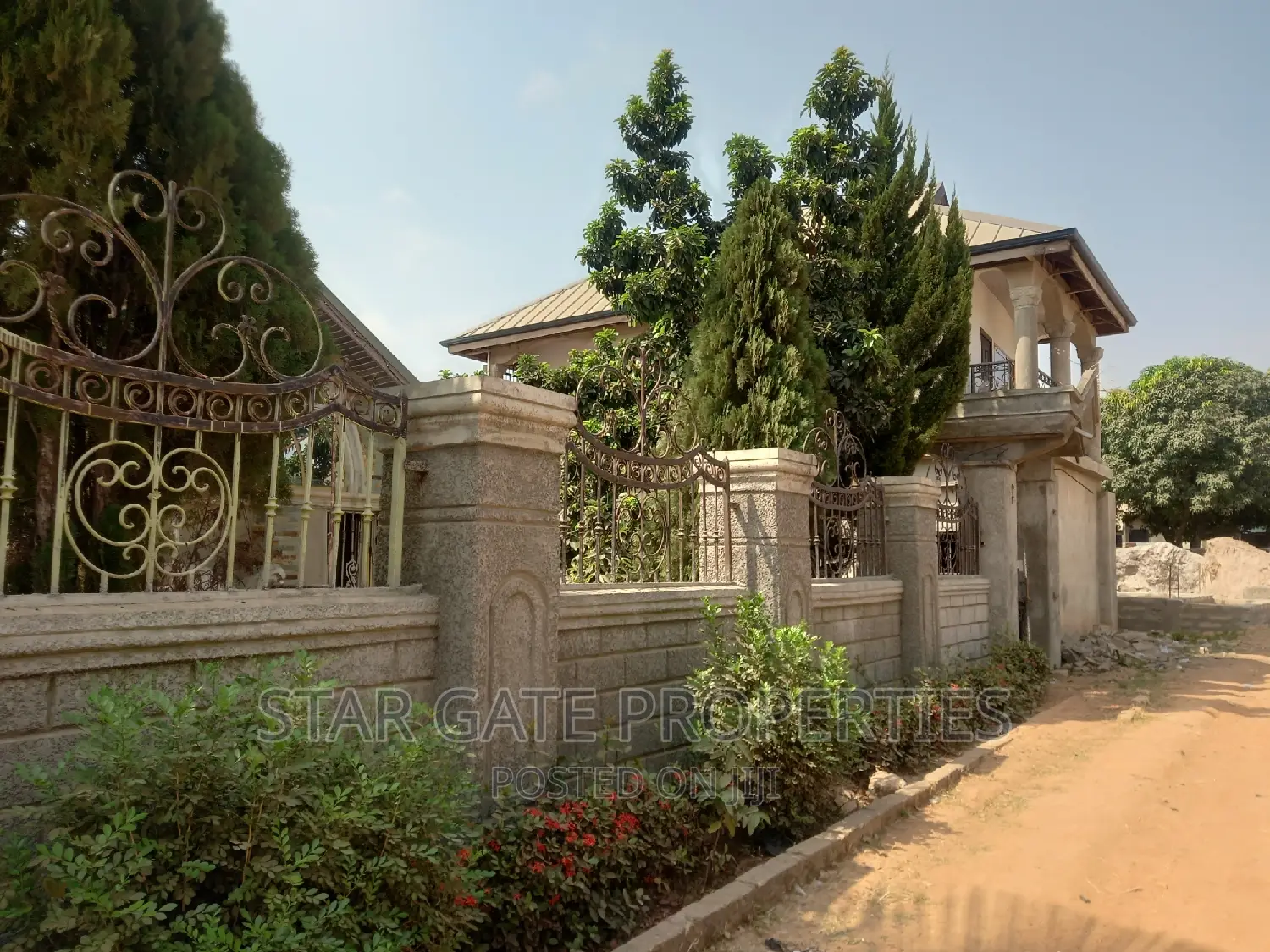 8bdrm House in Star Gate Properties, Kumasi Metropolitan for sale