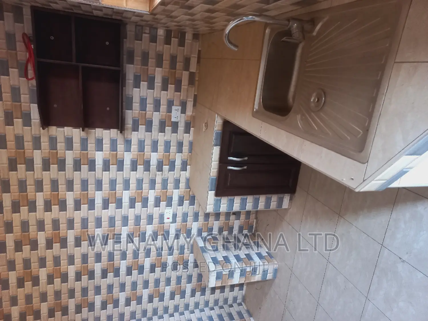 2bdrm Apartment in Community 25, Tema Metropolitan for rent