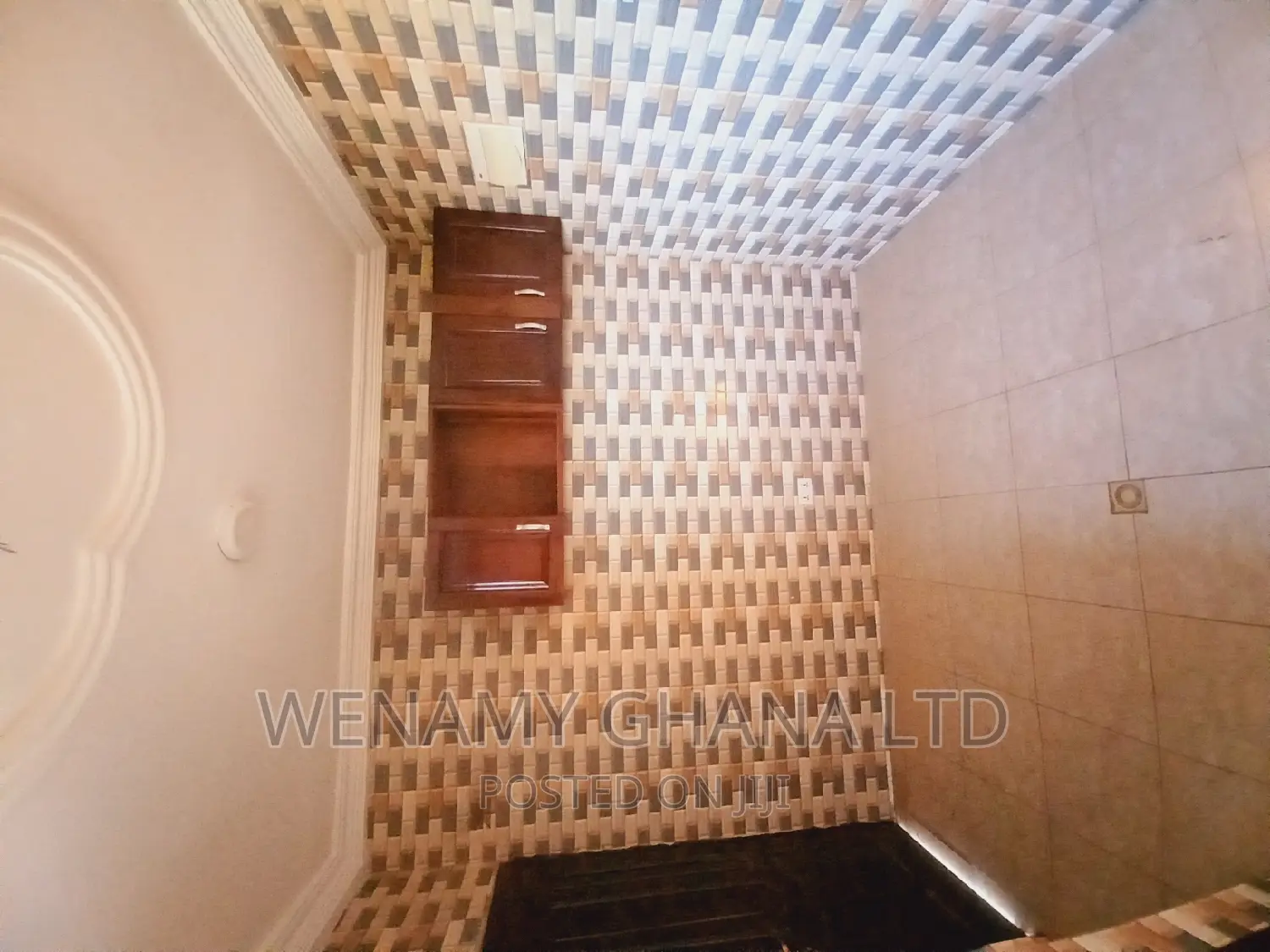 2bdrm Apartment in Community 25, Tema Metropolitan for rent