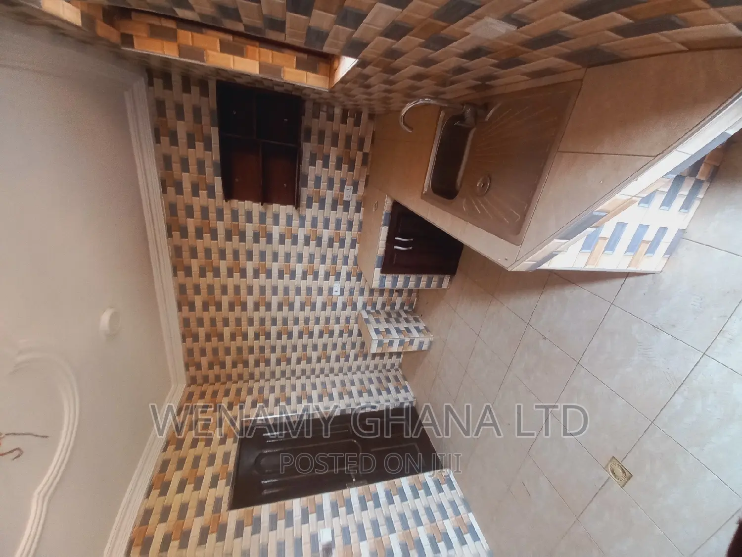 2bdrm Apartment in Community 25, Tema Metropolitan for rent