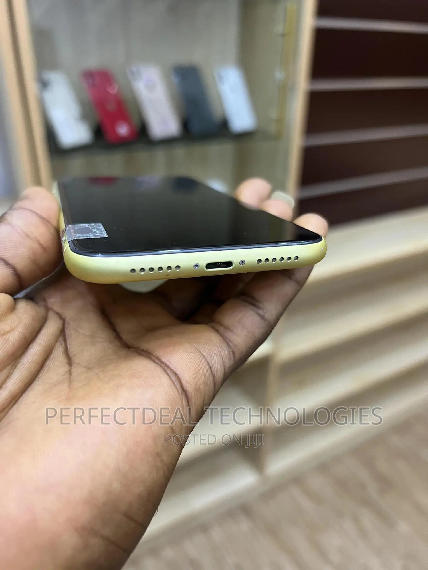 New Apple iPhone 11 128 GB Yellow