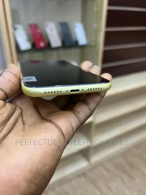 New Apple iPhone 11 128 GB Yellow