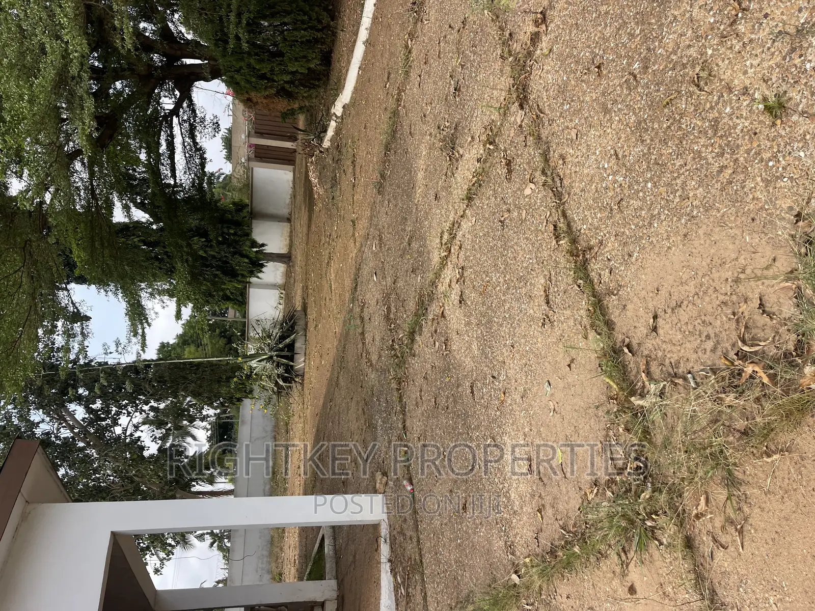 6bdrm Farm House in Ahodwo, Kumasi Metropolitan for sale