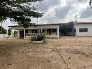 6bdrm Farm House in Ahodwo, Kumasi Metropolitan for sale