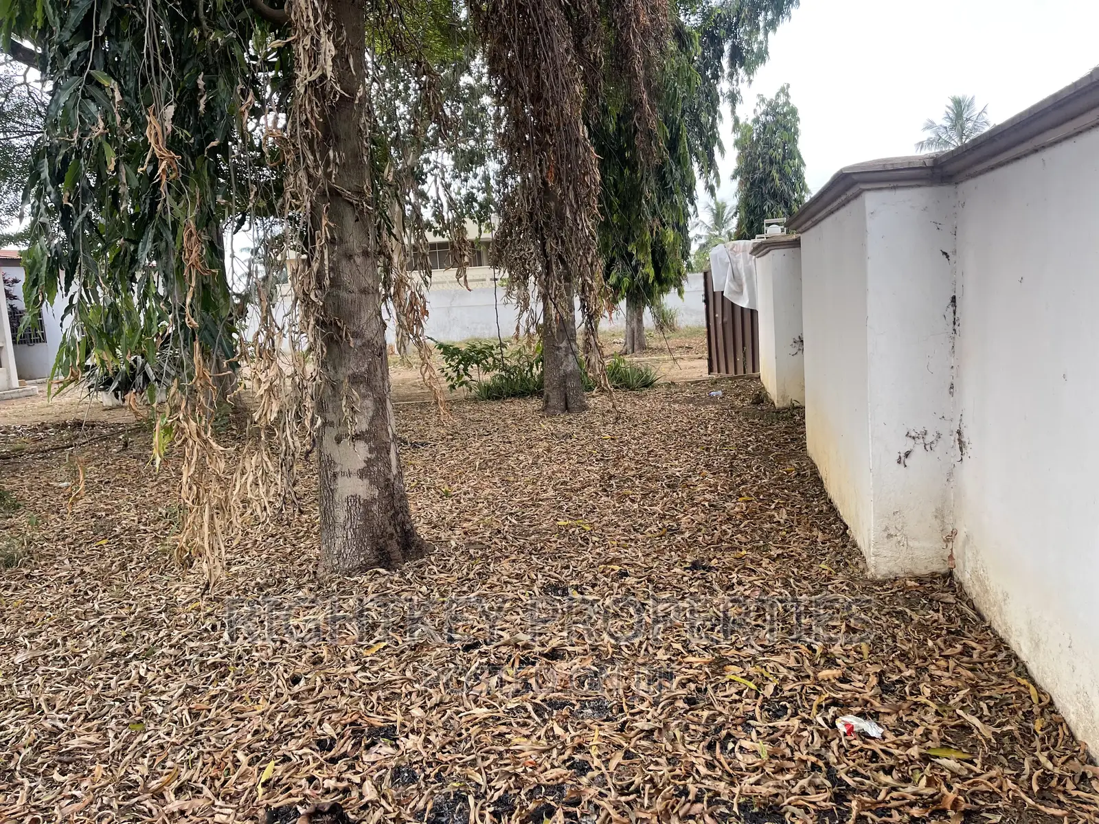 6bdrm Farm House in Ahodwo, Kumasi Metropolitan for sale