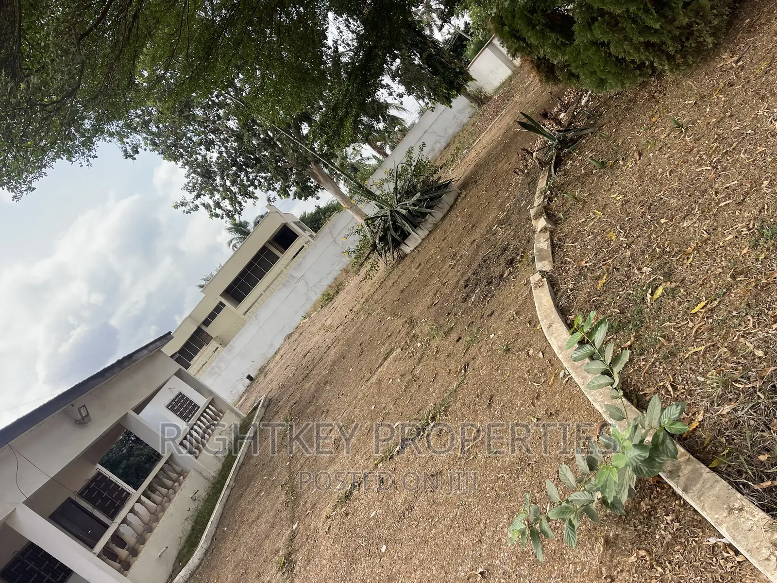 6bdrm Farm House in Ahodwo, Kumasi Metropolitan for sale