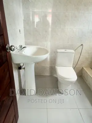 4bdrm Mansion in Executive 4 Bedroom, Tema Metropolitan for rent