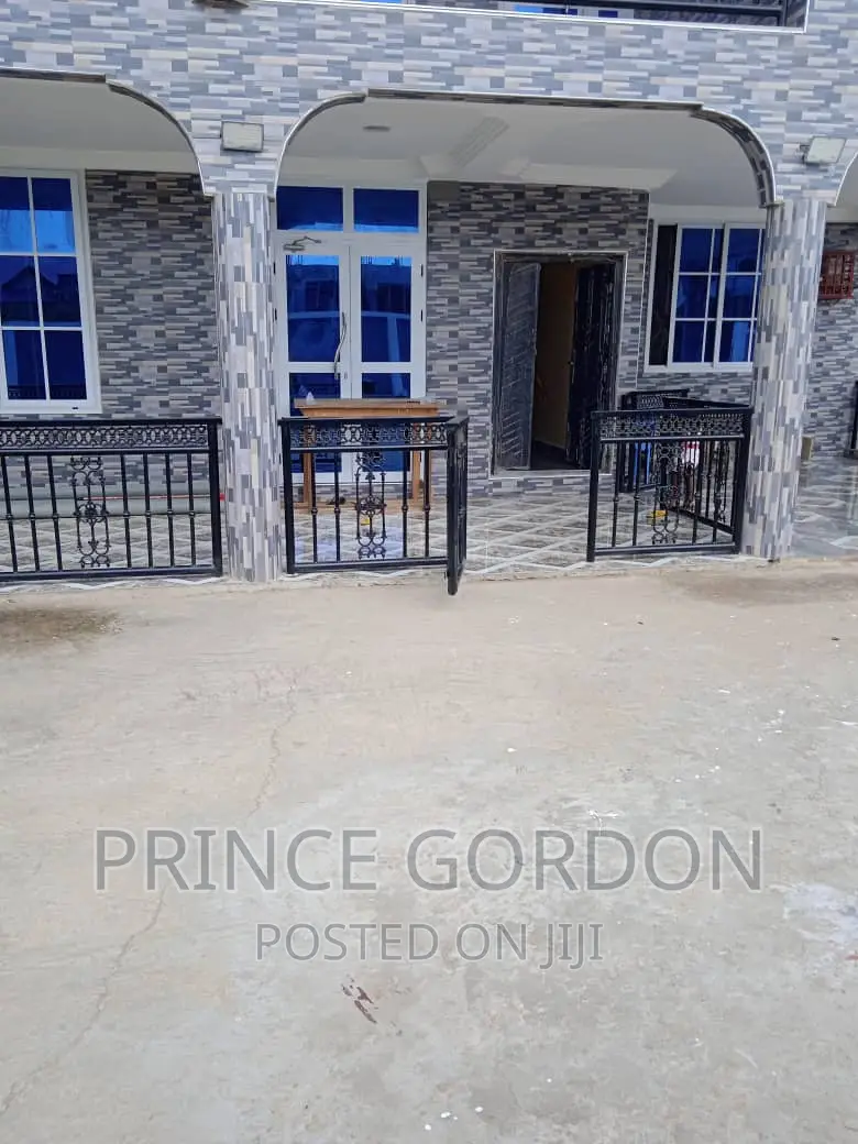 7bdrm Duplex in Nyanaano, Nyanyano for sale
