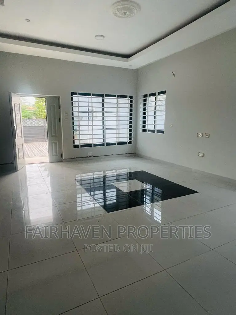 3bdrm House in 18, Spintex for sale