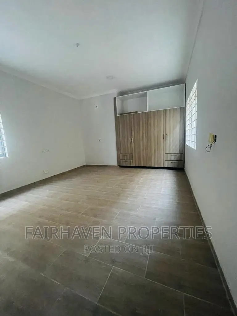 3bdrm House in 18, Spintex for sale