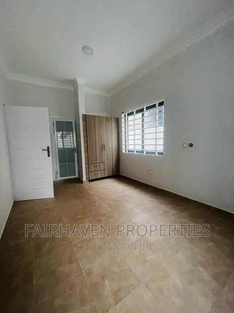3bdrm House in 18, Spintex for sale