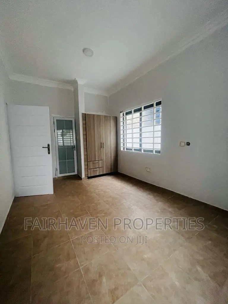 3bdrm House in 18, Spintex for sale