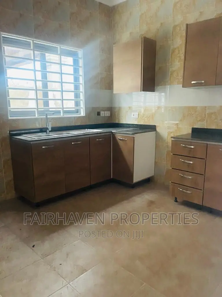 3bdrm House in 18, Spintex for sale