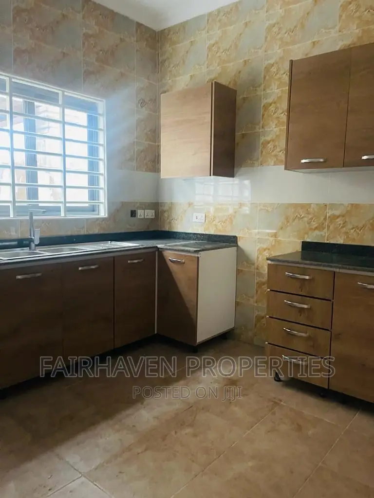 3bdrm House in 18, Spintex for sale