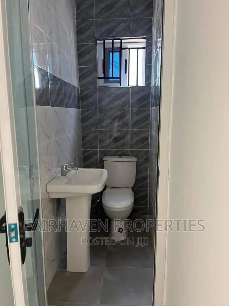 3bdrm House in Kfc, Spintex for sale
