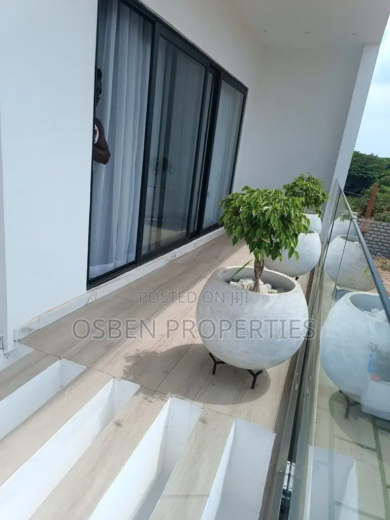 3bdrm Duplex in Pleasant Properties, Lake Side Estate for sale